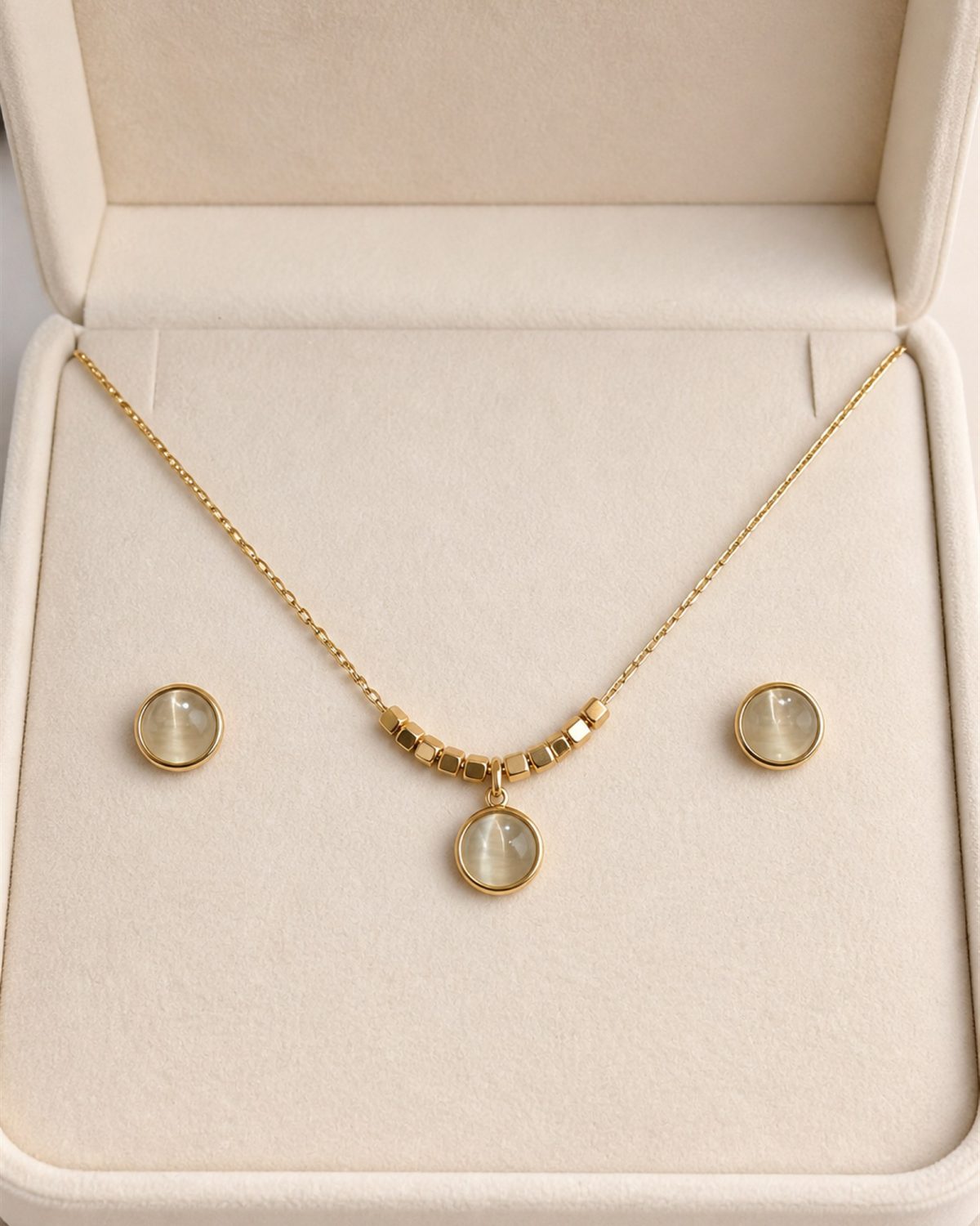 Ivory Cat-Eye Gold Necklace & Stud Earrings Set