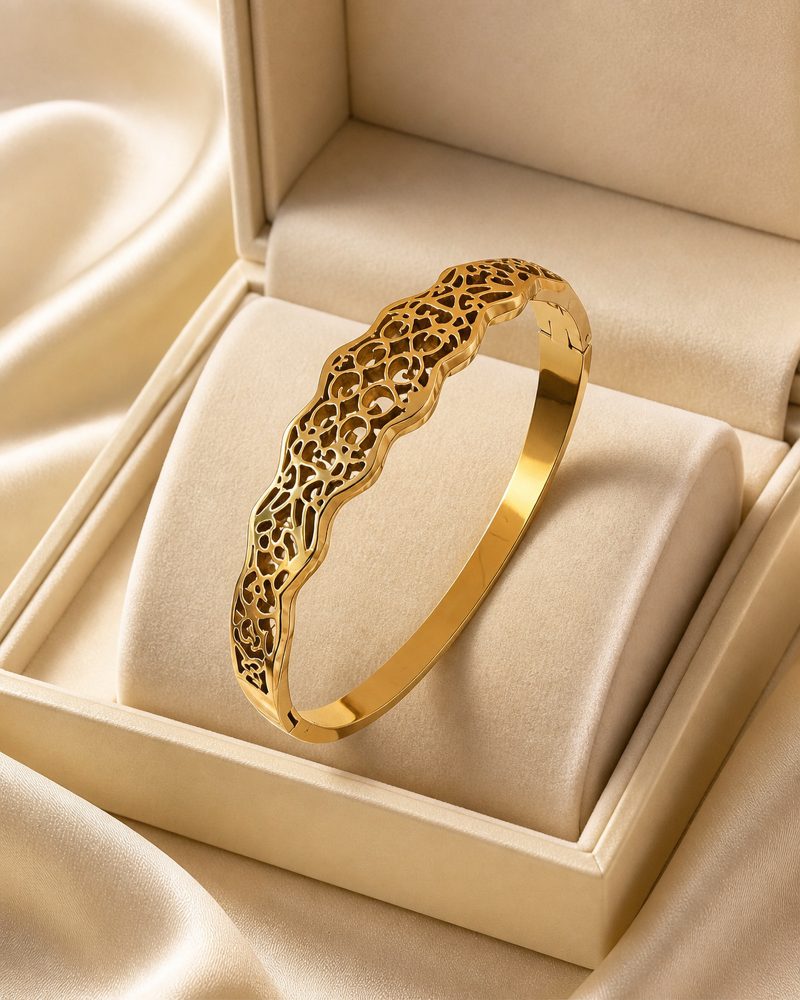 Aurelia Scalloped Floral Filigree Gold Bangle